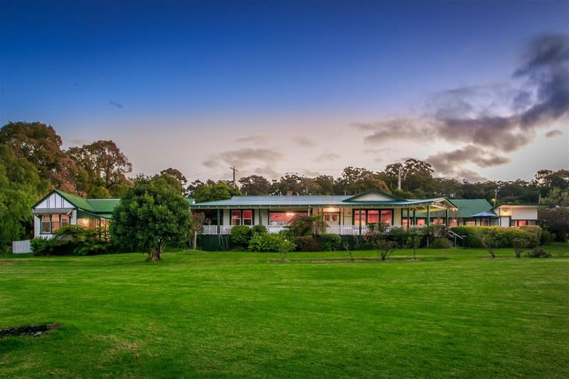 Click to view all images Guest House / B&B business for sale in Melbourne - Image 2