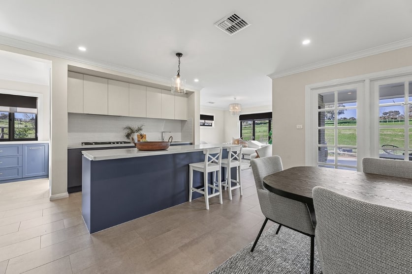 Click to view all images 8 Walgrove Road Yass NSW 2582 - Image 3
