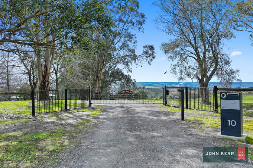 Click to view all images 10 McGraths Track Hernes Oak VIC 3825 - Image 2