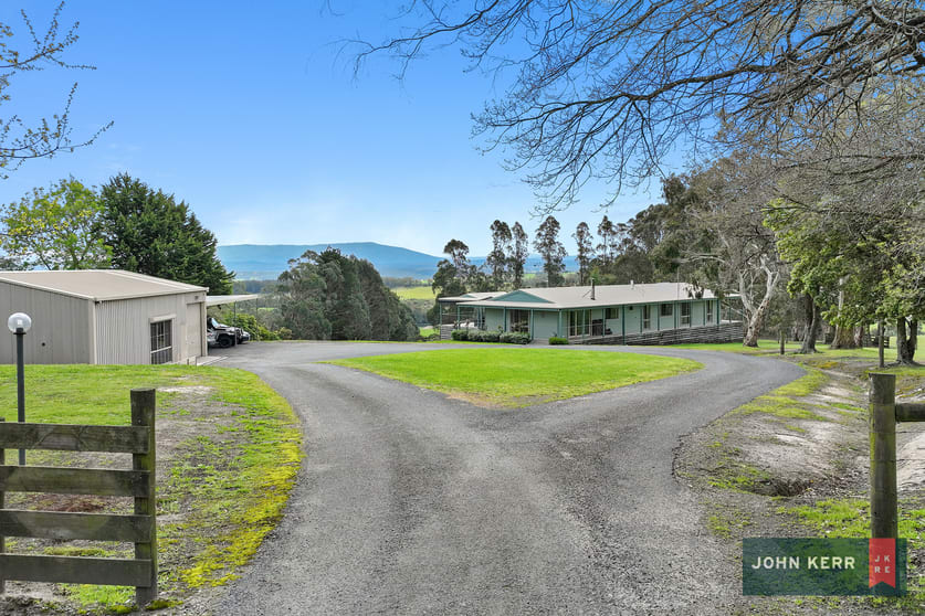 Click to view all images 10 McGraths Track Hernes Oak VIC 3825 - Image 3