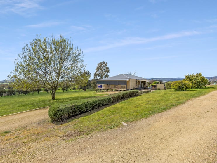 Click to view all images 49 Klicitat Lane Lima VIC 3673 - Image 3