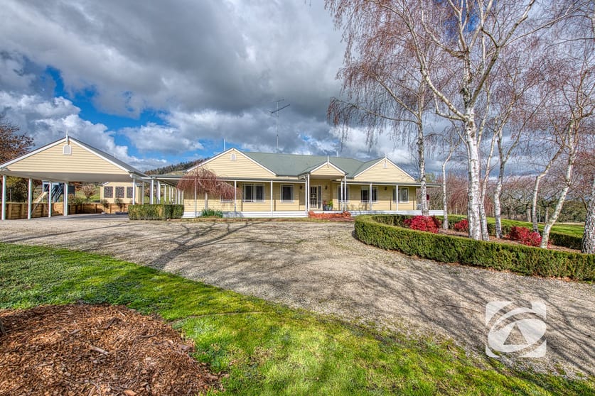 Click to view all images 30 Sanders Road Garfield North VIC 3814 - Image 2