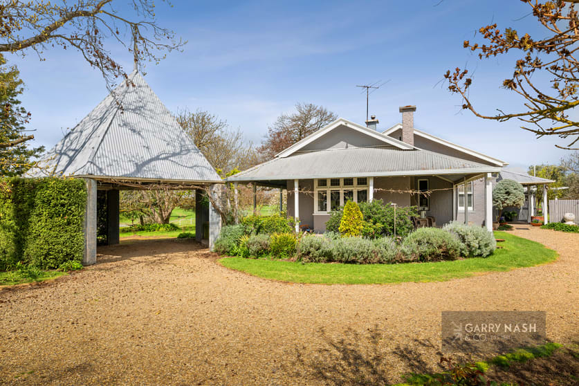 Click to view all images 31 Tetleys Lane Oxley VIC 3678 - Image 3