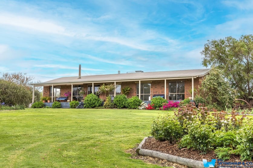 Click to view all images 50 Reynolds Road Metung VIC 3904 - Image 1