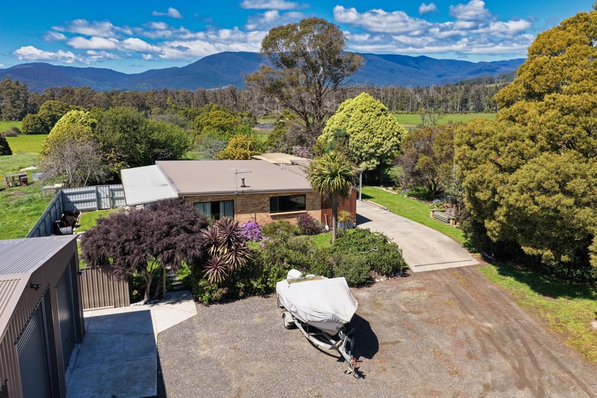 Click to view all images 39 Careys Road Scottsdale TAS 7260 - Image 3