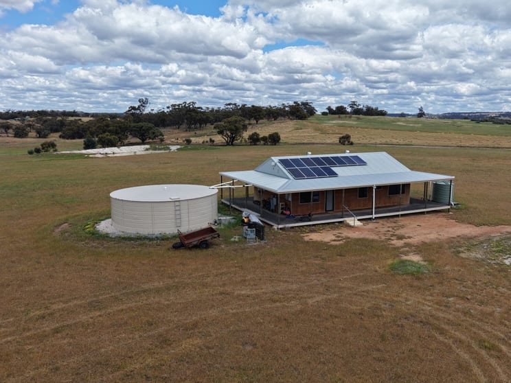 Click to view all images 2038 Westdale Road Dale WA 6304 - Image 1