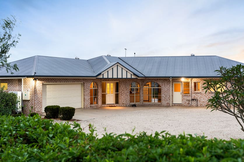 189 Priors Road Rockmount QLD 4344 - Image 1