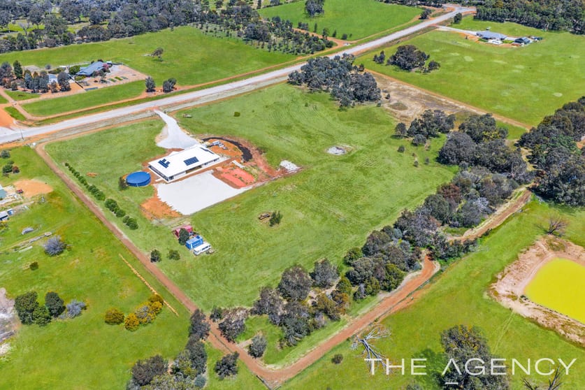 Click to view all images 288 Sims Road Bakers Hill WA 6562 - Image 2