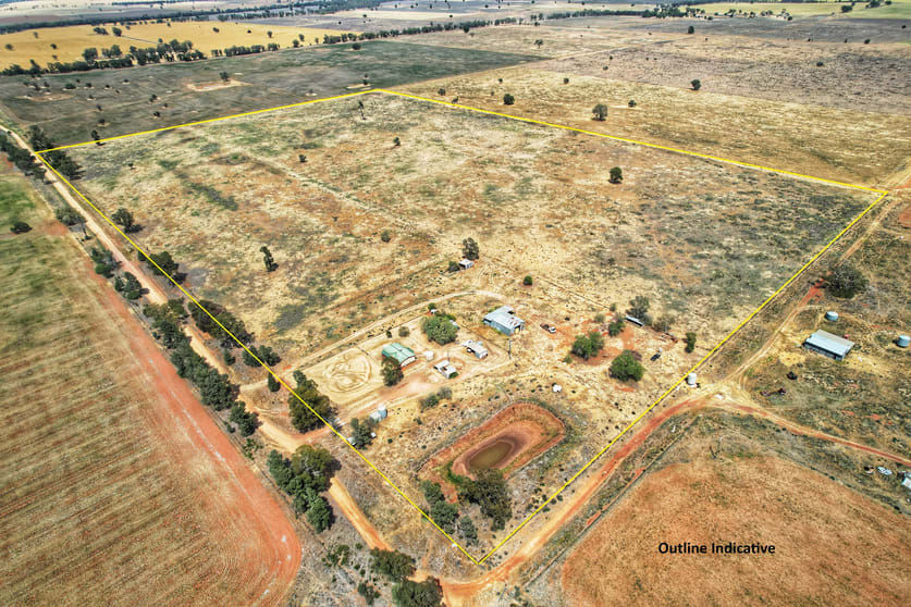 129 The Valley Way Trundle NSW 2875 - Image 2