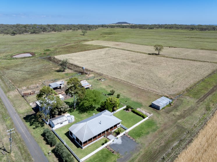 Click to view all images 101 Clifford Road Allora QLD 4362 - Image 2