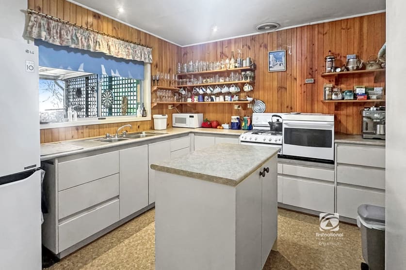Click to view all images 405 Castleburn Creek Road Dargo VIC 3862 - Image 2
