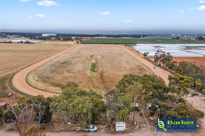 Click to view all images 27 Ranger Road Penfield SA 5121 - Image 2