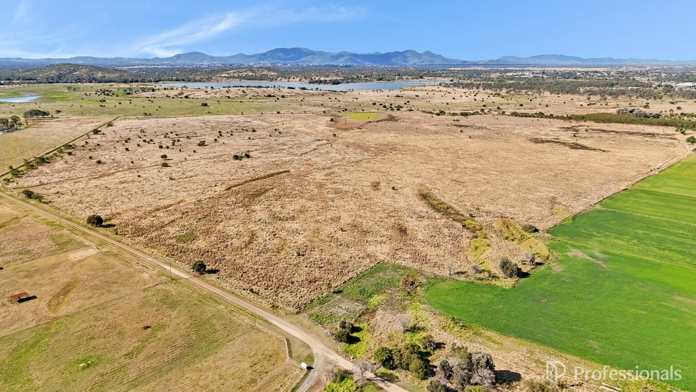Click to view all images 37 Kelly Road Gracemere QLD 4702 - Image 3