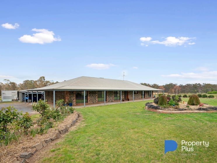 32 Menzies Drive Daisy Hill VIC 3465 - Image 2