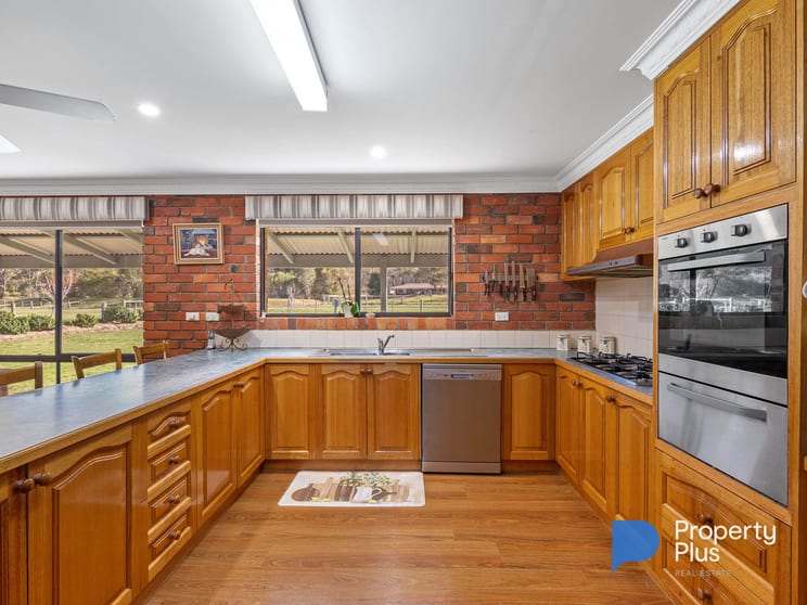 32 Menzies Drive Daisy Hill VIC 3465 - Image 3
