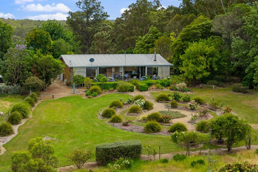 Click to view all images 2279 Princes Highway Swan Reach VIC 3903 - Image 2