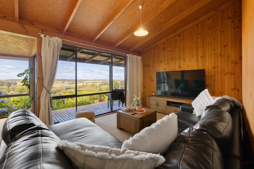 Click to view all images 2279 Princes Highway Swan Reach VIC 3903 - Image 3