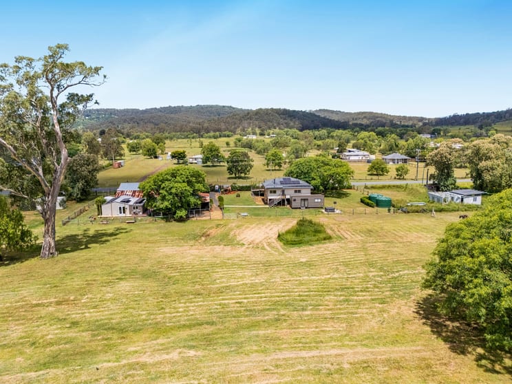Click to view all images 33 Heise Road Hatton Vale QLD 4341 - Image 1