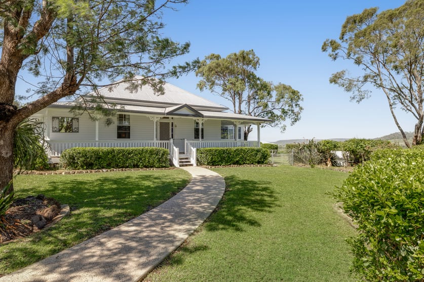 Click to view all images 'Warialda' 96 Moller Road East Greenmount QLD 4359 - Image 1
