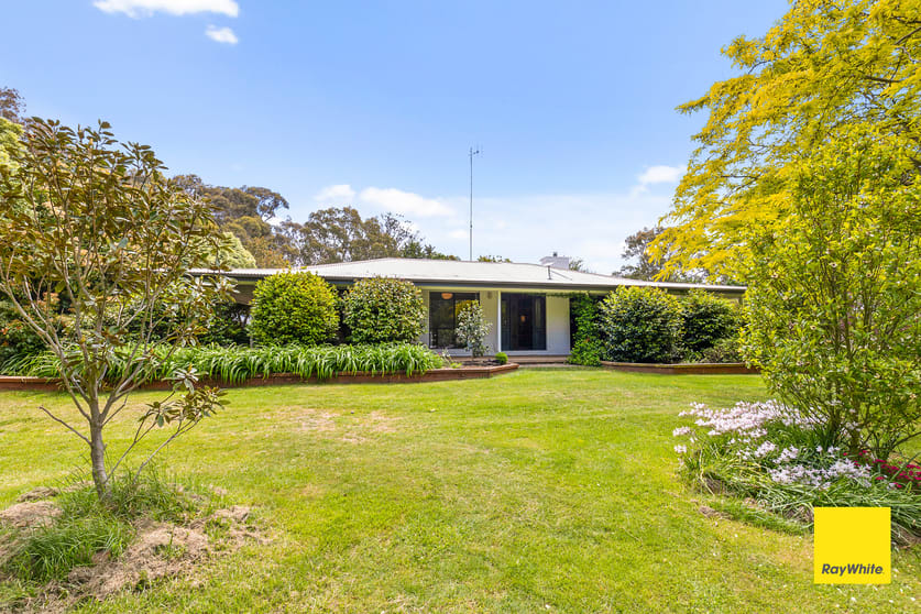 Click to view all images 24 Majors Close Wamboin NSW 2620 - Image 1