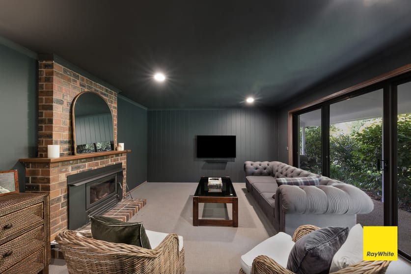Click to view all images 24 Majors Close Wamboin NSW 2620 - Image 3