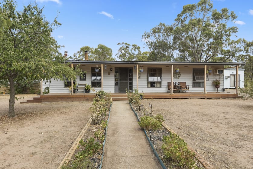 Click to view all images 201 Cherry Tree Road Bailieston VIC 3608 - Image 1