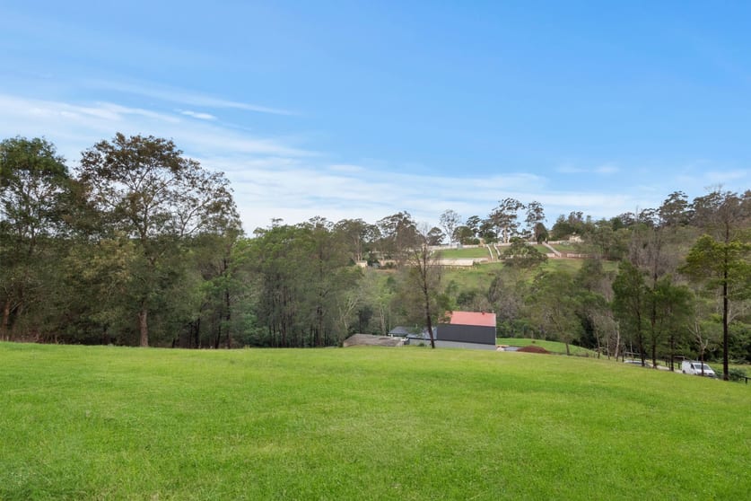 Click to view all images 122 Hermitage Road Kurrajong Hills NSW 2758 - Image 2