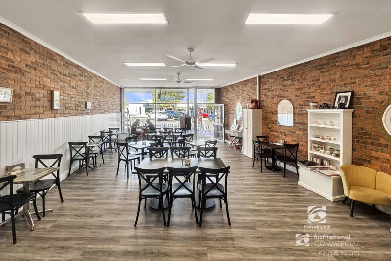 17 Myer Street Lakes Entrance VIC 3909 - Image 2