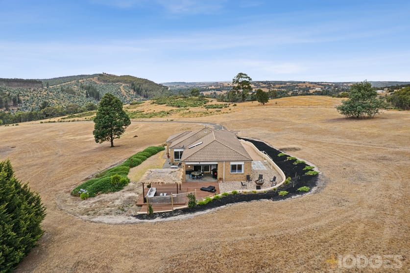 Click to view all images 570 Ogradys Road Kilmore VIC 3764 - Image 2