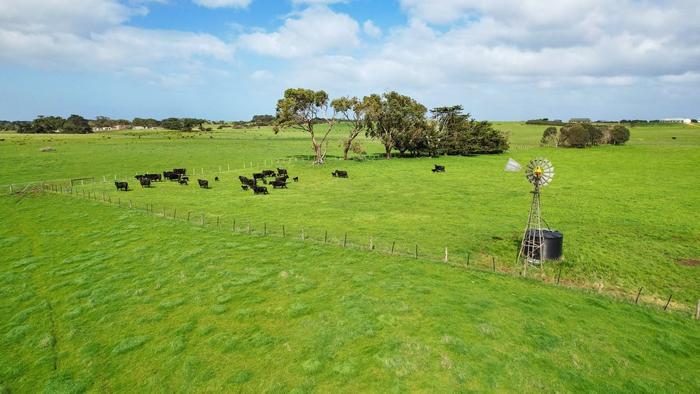 Click to view all images 6/ Orchards Road Narrawong VIC 3285 - Image 2