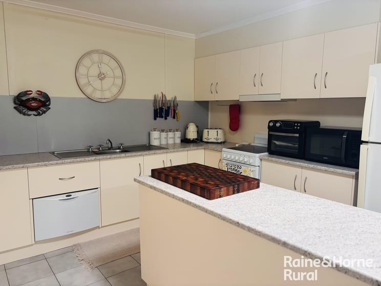 Click to view all images 189 Burtons Road Orange Hill QLD 4455 - Image 2