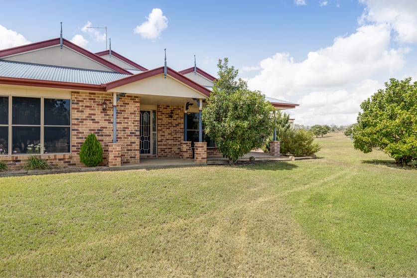 Click to view all images 'Serenity' 19 Jacob Lane Linthorpe QLD 4356 - Image 2