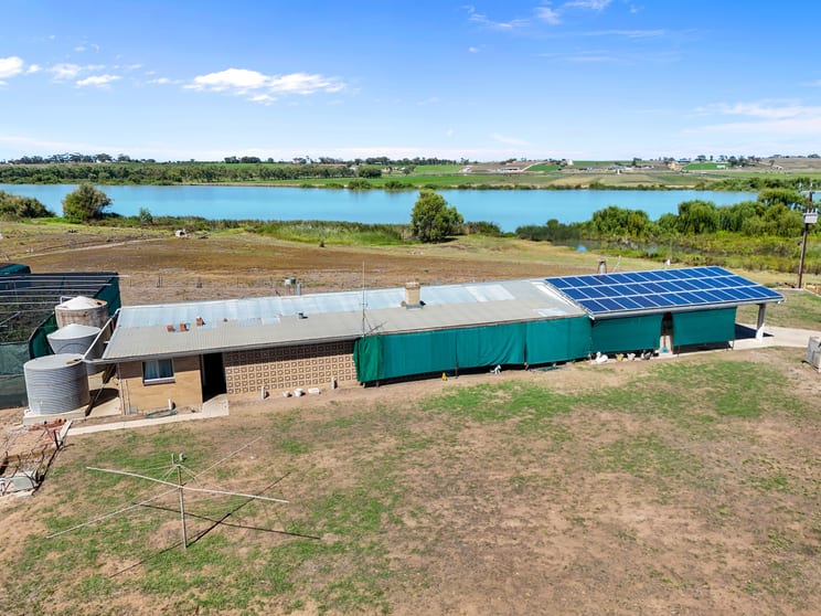 Click to view all images 77 Obst Road Tailem Bend SA 5260 - Image 2