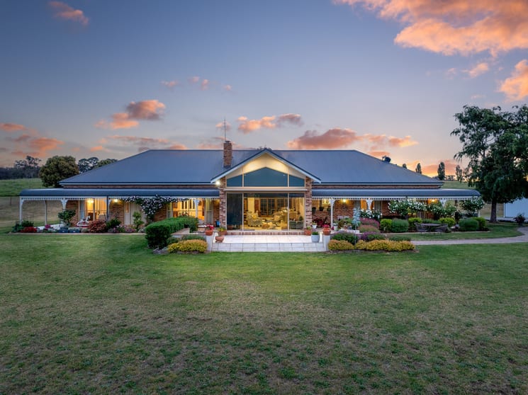 Click to view all images 141 Horspool Way Orange NSW 2800 - Image 2