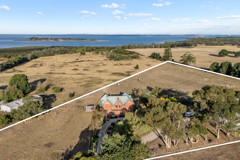 Click to view all images 5 Seaglades Lane Bittern VIC 3918 - Image 2
