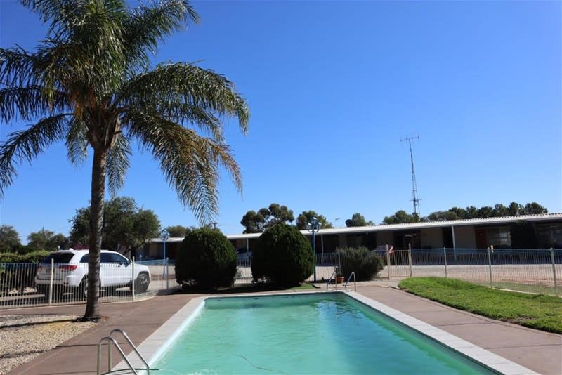 Click to view all images Motel business for sale in Balranald - Image 2