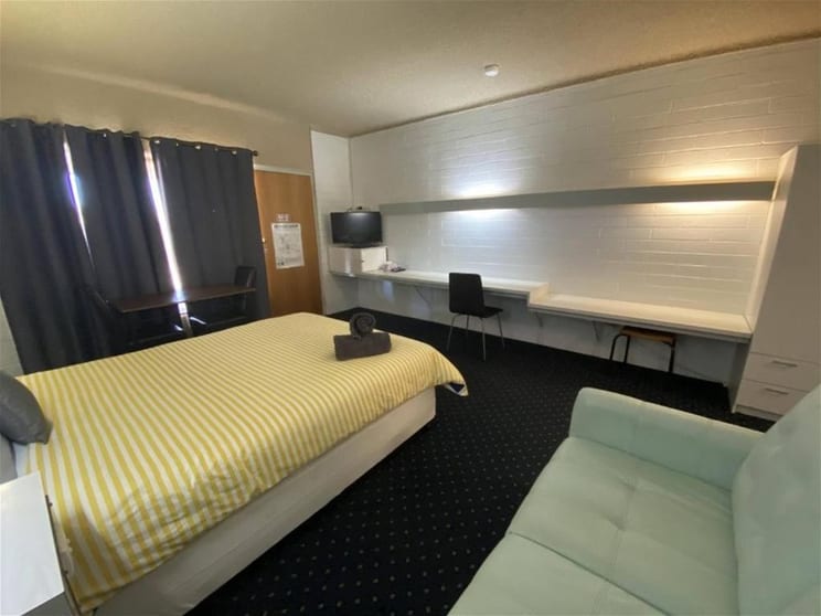 Click to view all images Motel business for sale in Balranald - Image 3