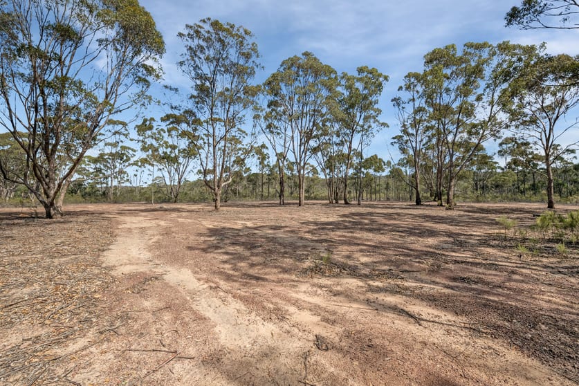 Click to view all images 14 Youngs Lane Heathcote VIC 3523 - Image 3