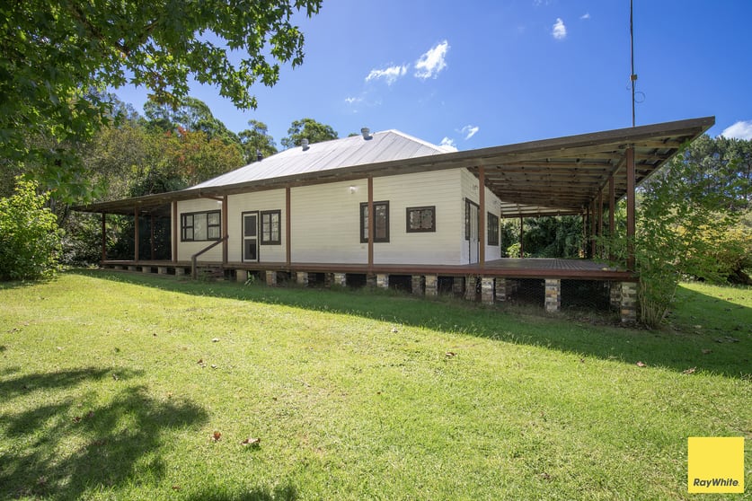 Click to view all images 126 Cross Street Dorrigo NSW 2453 - Image 2