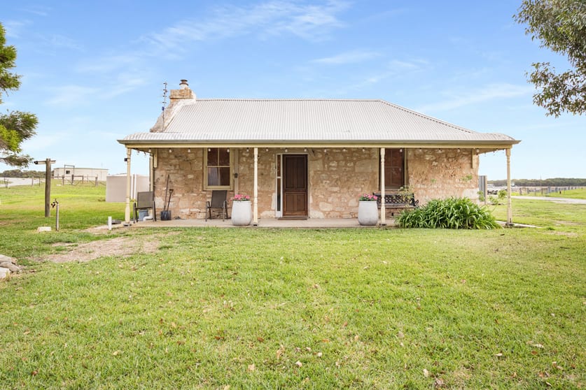 Click to view all images 4437 Southern Ports Highway Robe SA 5276 - Image 1