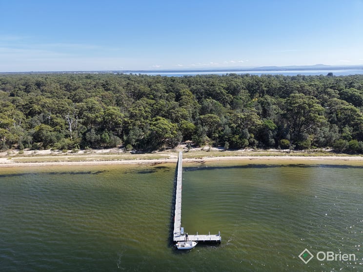Click to view all images 375 Gravelly Point Road Raymond Island VIC 3880 - Image 1