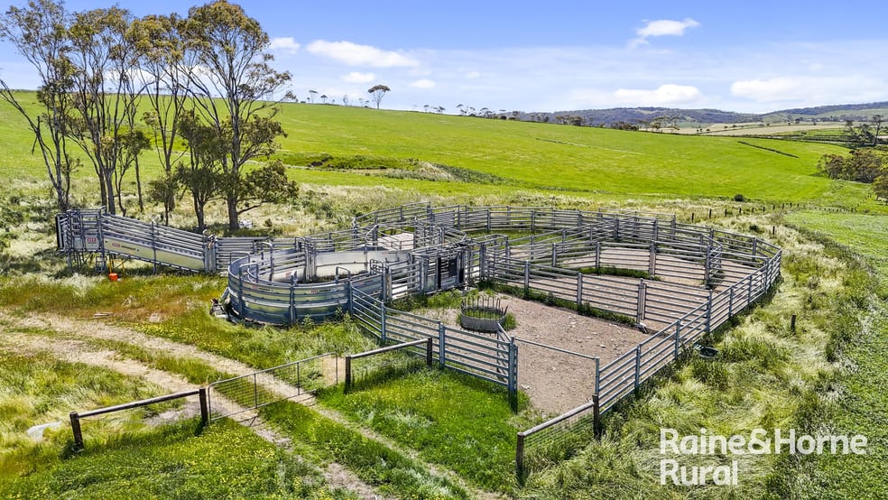 Click to view all images 25 Nosworthy Road Inman Valley SA 5211 - Image 3
