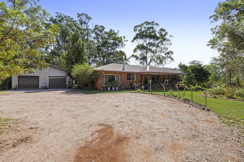 Click to view all images 15 Brennan Road Hampton QLD 4352 - Image 2