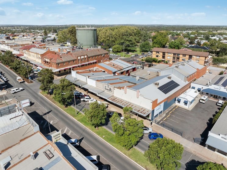 Click to view all images 32 Pine Avenue Leeton NSW 2705 - Image 2