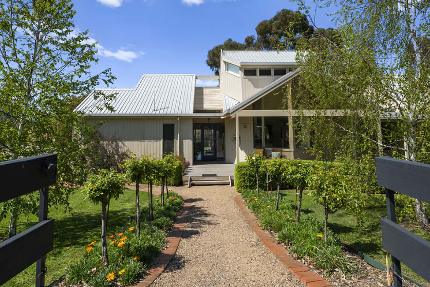 Click to view all images 63 Ford Drive Mansfield VIC 3722 - Image 1