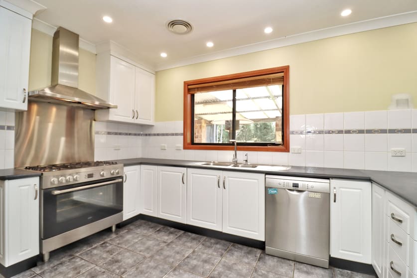 Click to view all images 24 SAINES ESTATE ROAD Young NSW 2594 - Image 3