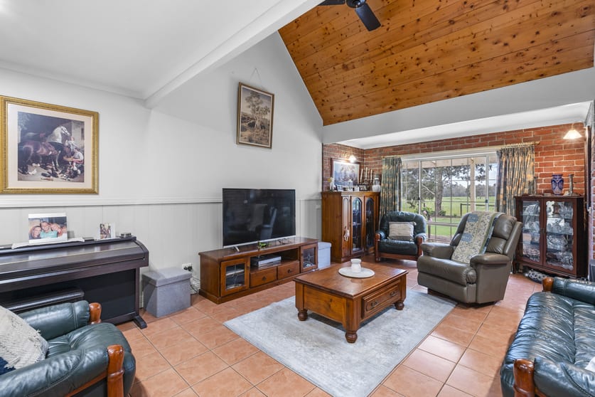 Click to view all images 25 Ryan Court Tallarook VIC 3659 - Image 3