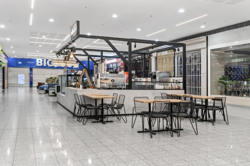 Click to view all images Shop 2 227 Renmark Avenue Renmark SA 5341 - Image 1