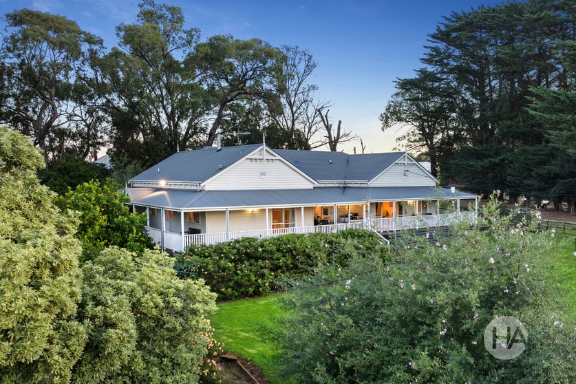 Click to view all images 741 Warburton Highway Seville VIC 3139 - Image 2