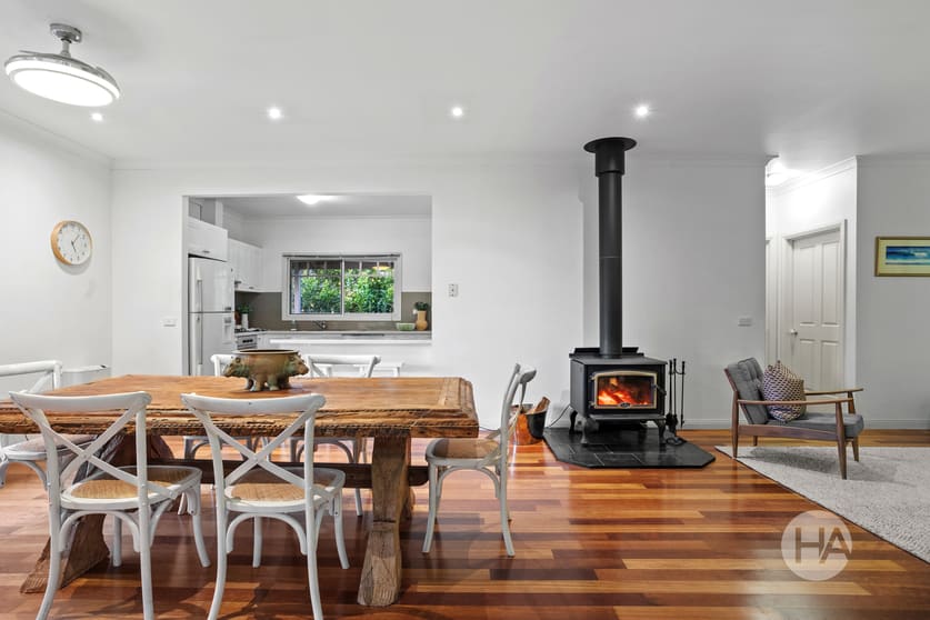 Click to view all images 741 Warburton Highway Seville VIC 3139 - Image 3
